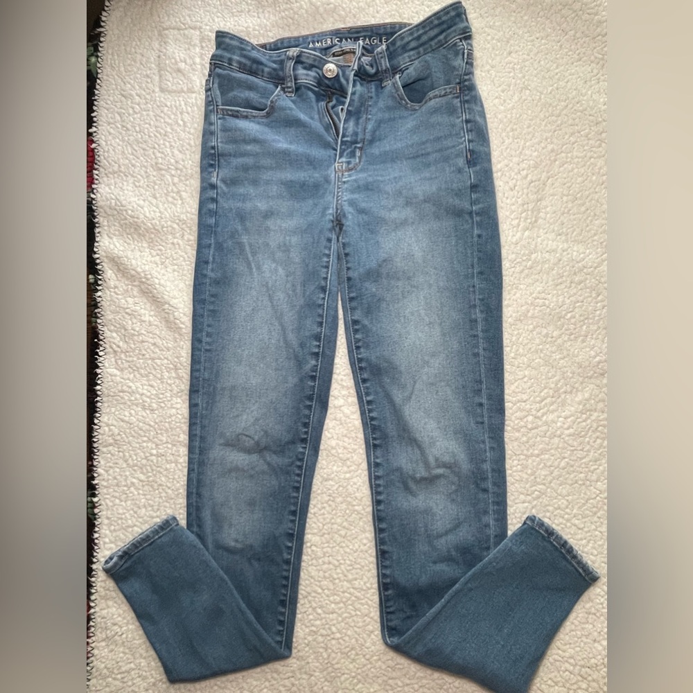 AMERICAN EAGLE JEANS
